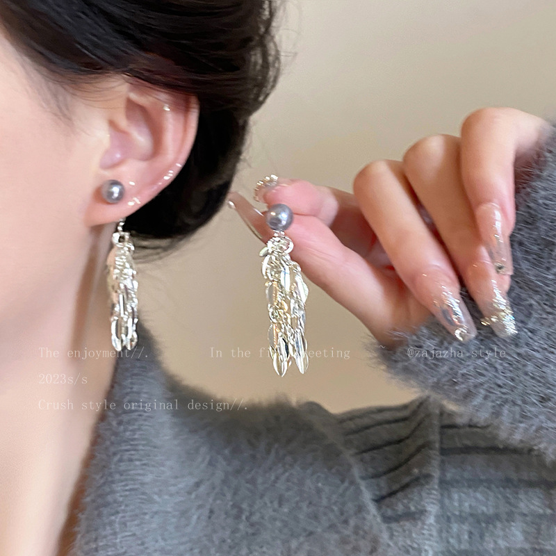 Sparkling pearl wheat ear tassel stud earrings, long and elegant, cool style, high-end, simple and grand earrings and earrings full figure