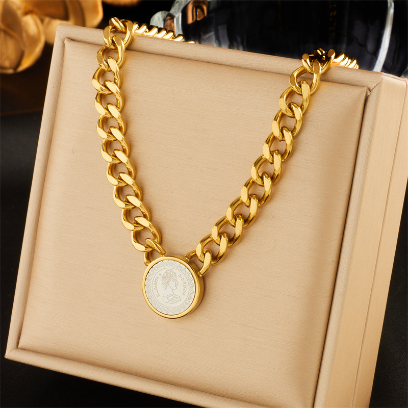 A fashionable, niche, light luxury, high-end, cold style round pendant, thick chain, gold-plated titanium steel necklace full figure