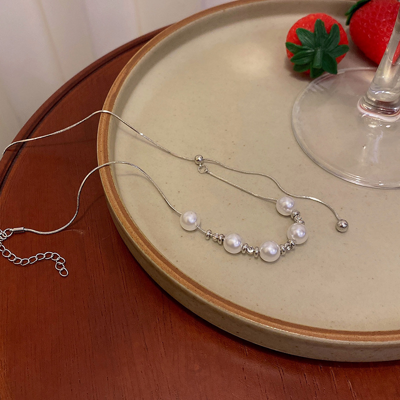 A light luxury, fashionable and simple pearl necklace with an ins style, a high-end design sense, a pull-out style, and a popular collarbone chain accessory Application Scenario
