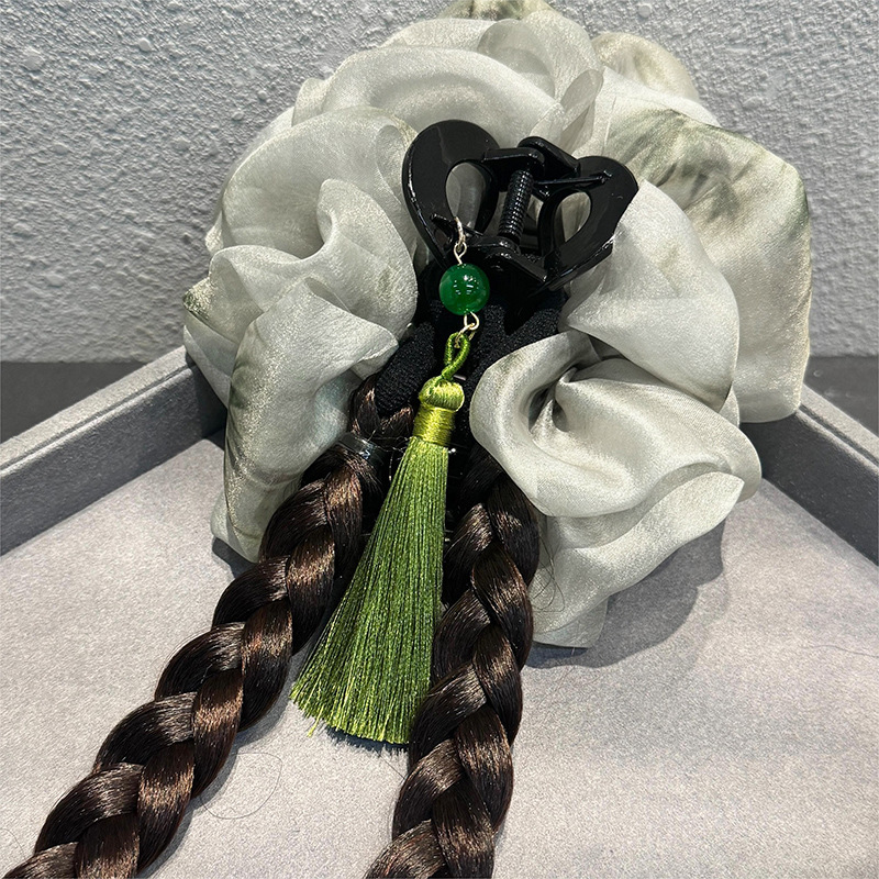 New Chinese-style grab-clip headwear for women at the back of the head, highlighting elegance and increasing hair volume. Hair braid shark clip 2024 new style full figure
