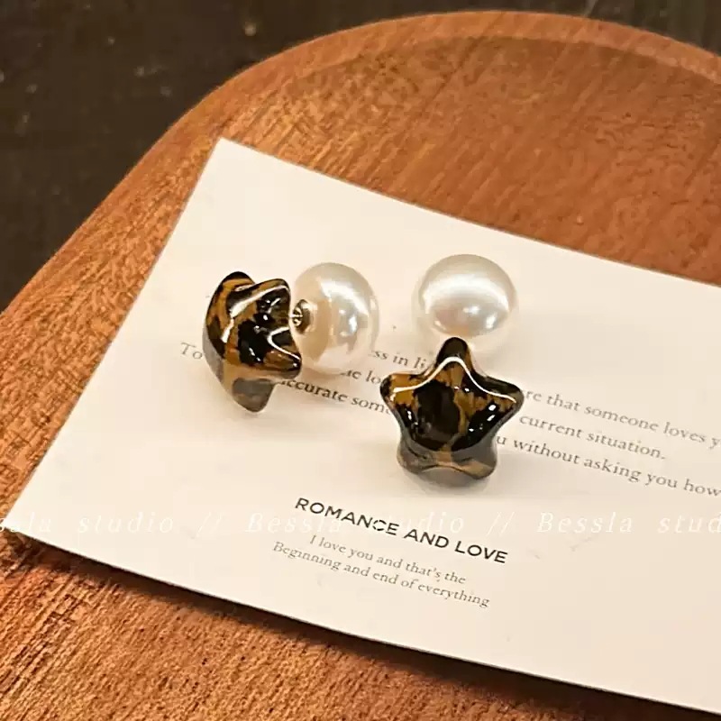 Maillard retro leopard print five-pointed star pearl earrings for Women 2024 New style, unique and high-end, elegant and sophisticated earrings for socialite Specification drawing
