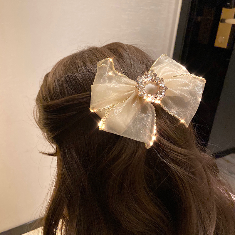 Bow hairpin top clip, feminine charm, rhinestone at the back of the head, hairpin, a popular 2022 new high-end hair accessory Application Scenario
