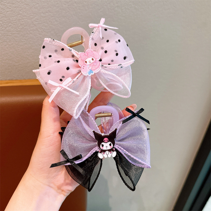 Children's cartoon grab clip, super cute and adorable Sanrio updo headwear for girls, baby bangs without damaging hair, hair accessory and hair clip Application Scenario
