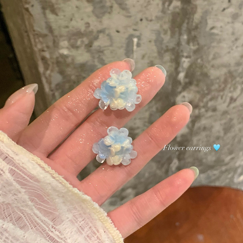 Summer clear blue, flower-patterned beaded earrings, light luxury and high-end style, elegant stud earrings, unique and beautiful earrings for women details Picture