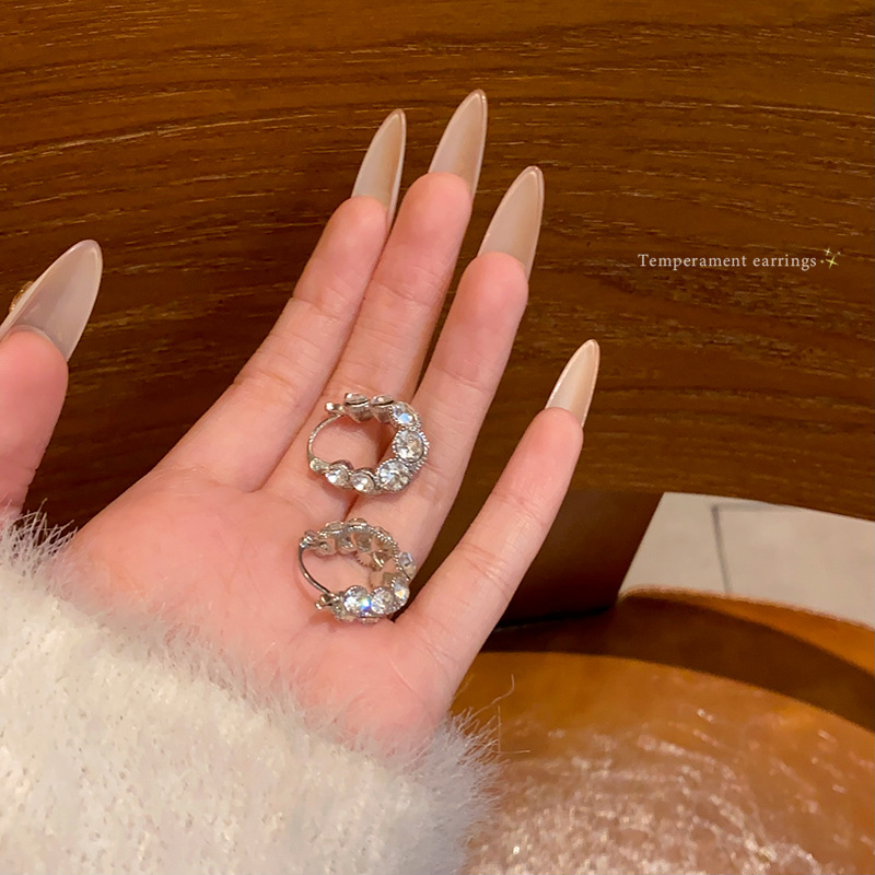 Light luxury, niche and high-end style, sparkling diamond ear rings and stud earrings, fashionable and versatile for women, full diamond earrings, the same style of earrings as Internet celebrities full figure