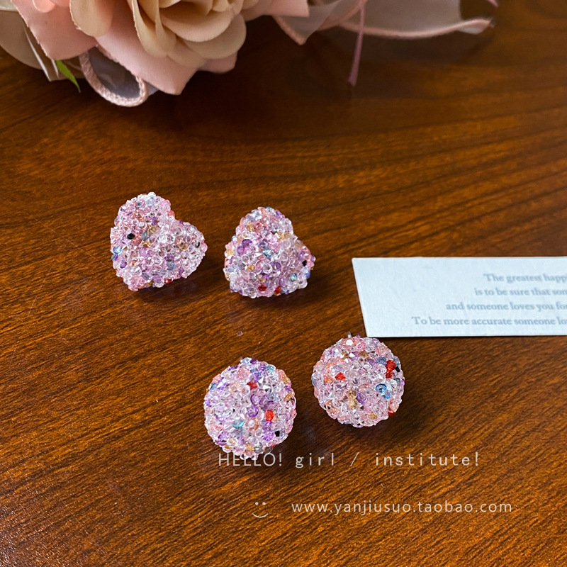 Sweet and colorful resin heart-shaped stud earrings, forest-style cute and fresh round ball earrings, simple and versatile, elegant ear-ear girl Application Scenario