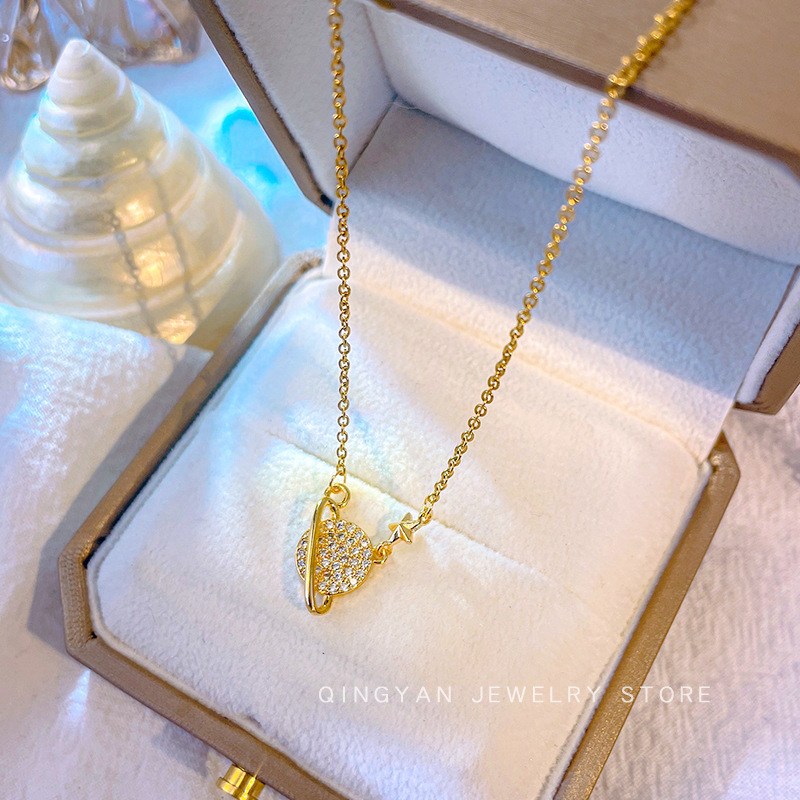 A popular and niche planetary pendant titanium steel necklace on Douyin, featuring a unique and trendy female InS-style collarbone chain accessory Specification drawing