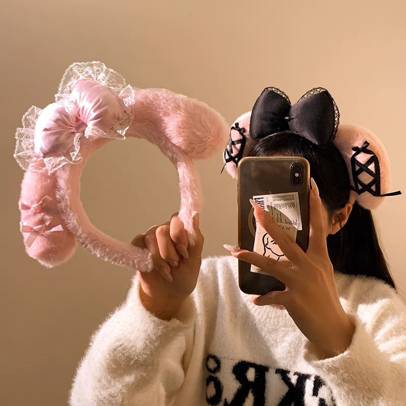 Cute pink bow Melody hairband, cartoon plush face wash headband, Halloween black Kulomi hair accessory Application Scenario