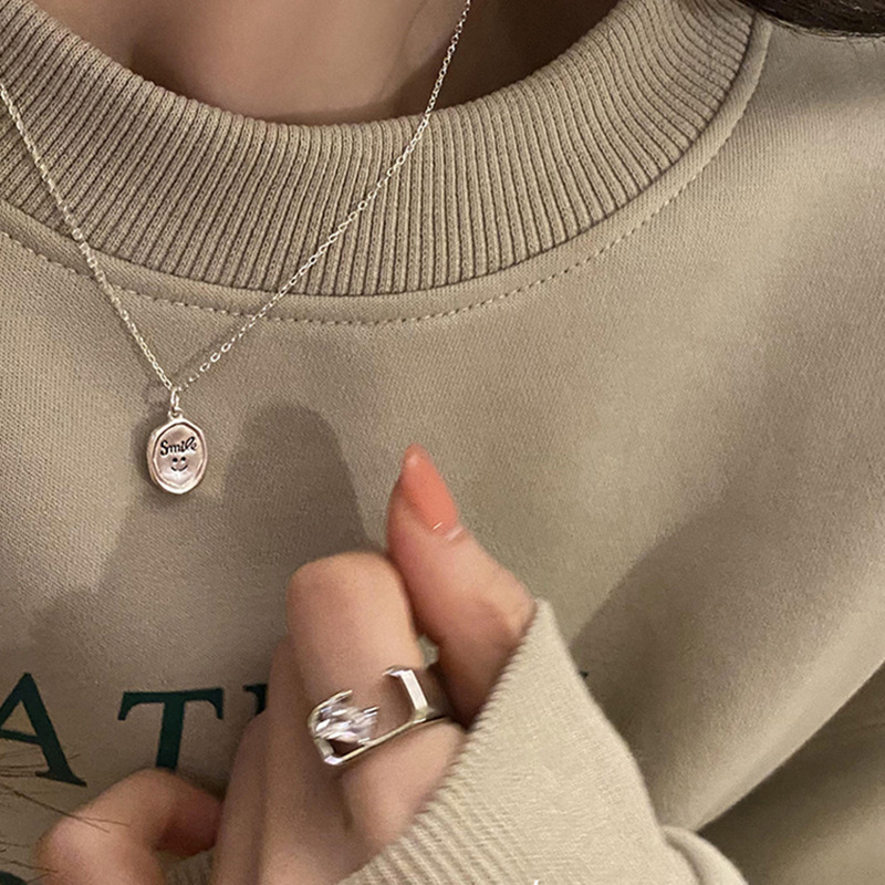 A unique and niche purple square diamond zircon design open ring for women, a new Instagram trendy hip-hop sweet and cool food ring Application Scenario