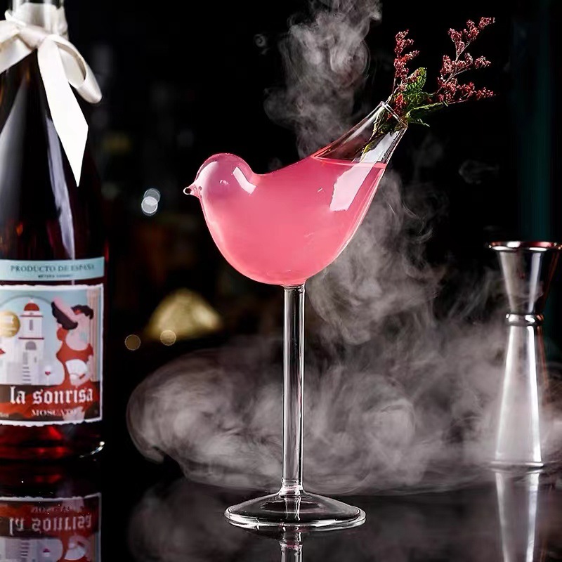 Wholesale of creative internet-famous bird glass cups, bird sweet wine glasses, cocktail glasses, smoked molecular wine glasses and tall glasses full figure