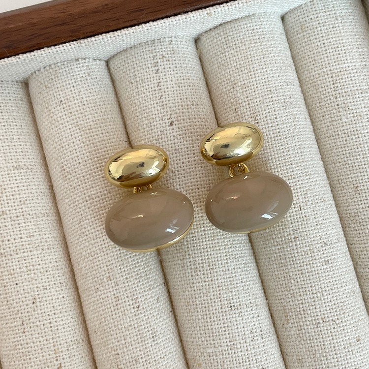A simple Korean-style Maillard oil-dripping oval bean-shaped stud earring for women, a two-wear, niche design for autumn and winter Specification drawing