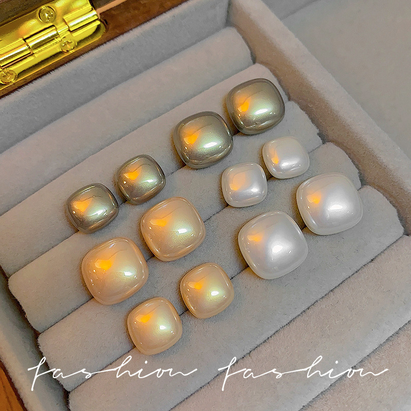Square pearl silver needle stud earrings for women, light luxury, niche and high-end style earrings, new simple, versatile and fashionable earrings Specification drawing