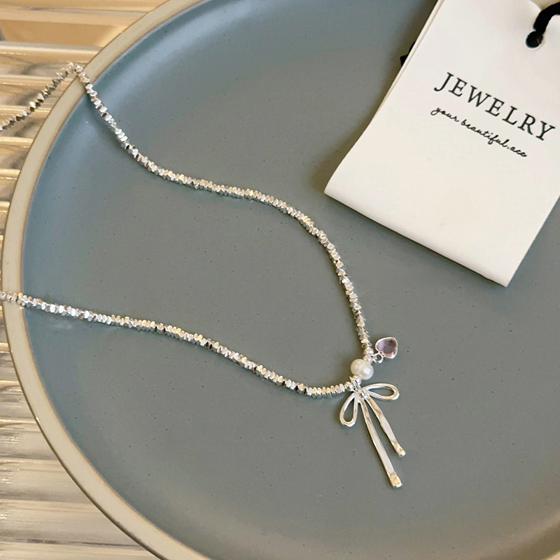 Silver coin metal bow heart-shaped pearl necklace, a unique and versatile design for women, a neck chain and collarbone chain details Picture