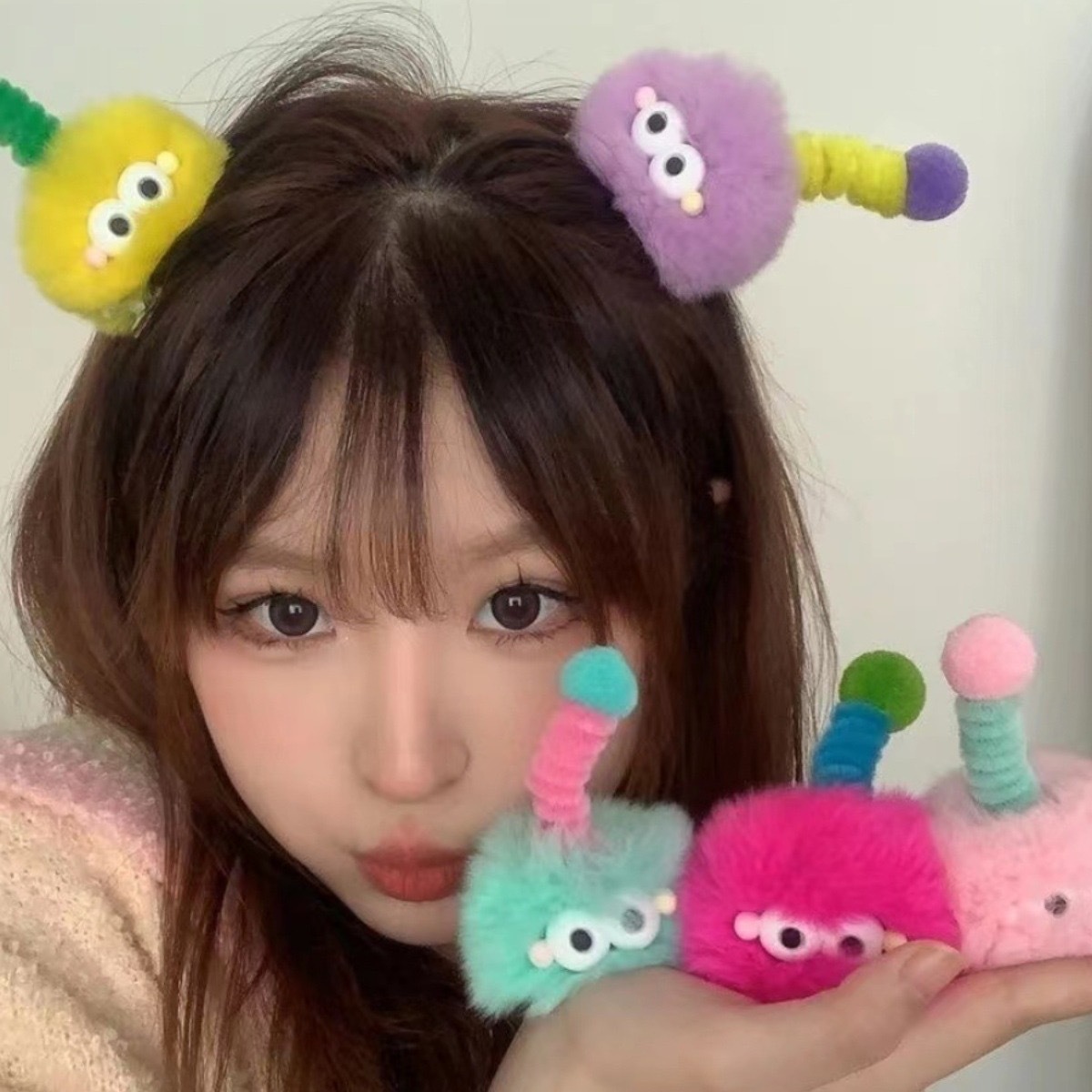 Cute coal ball cartoon hair clips, fluffy and funny hair clips, colorful Niu Niu sticks, duckbill clips, side bangs clips, hair accessories details Picture