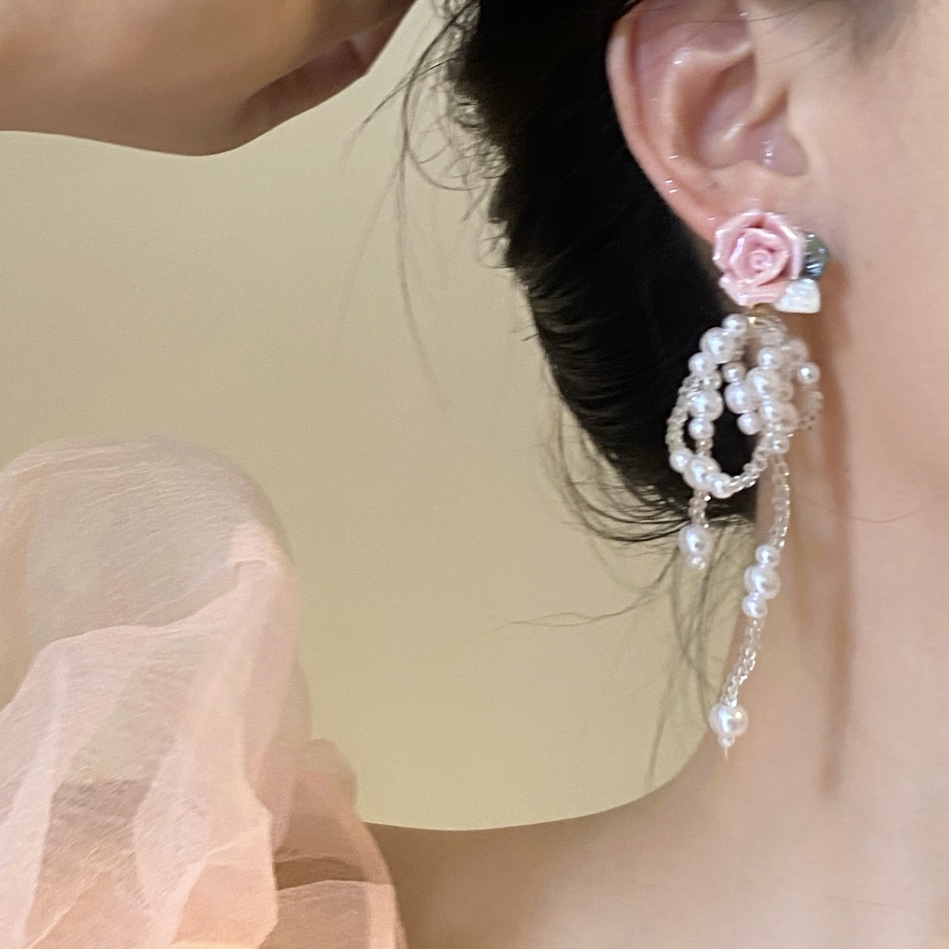 The super ethereal pink rose pearl tassel earrings exude a feminine elegance and a socialite style. The beaded ear studs are popular earrings on the Internet Application Scenario