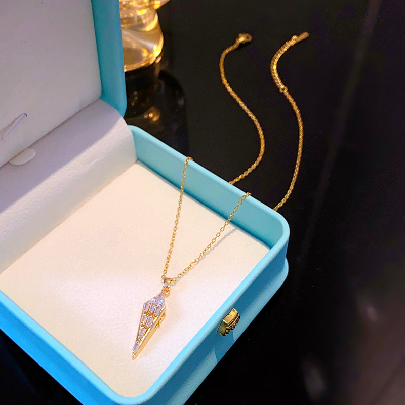 Real gold electroplated triangular zircon pagoda necklace for women, European and American fashion style collarbone chain, cross-border best-selling style wholesale Application Scenario