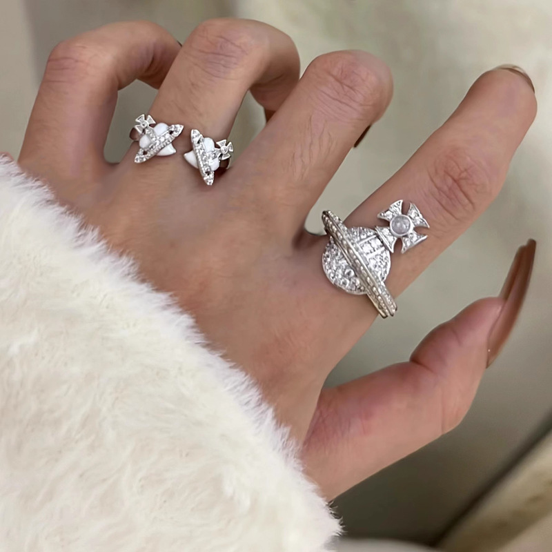 A new full-diamond double-planet open ring from Saturn spaceship, a unique, fashionable and cool stacked ring for women full figure