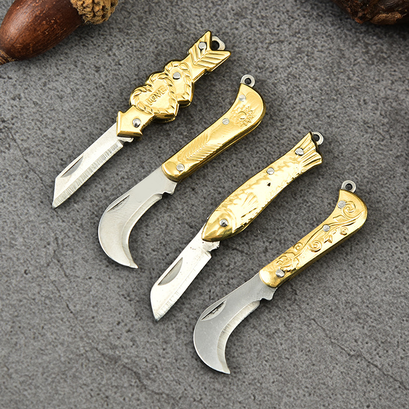 Factory direct sales of mini pocket knives, keychains, folding knives, brass knives, portable knives, and express delivery knives full figure
