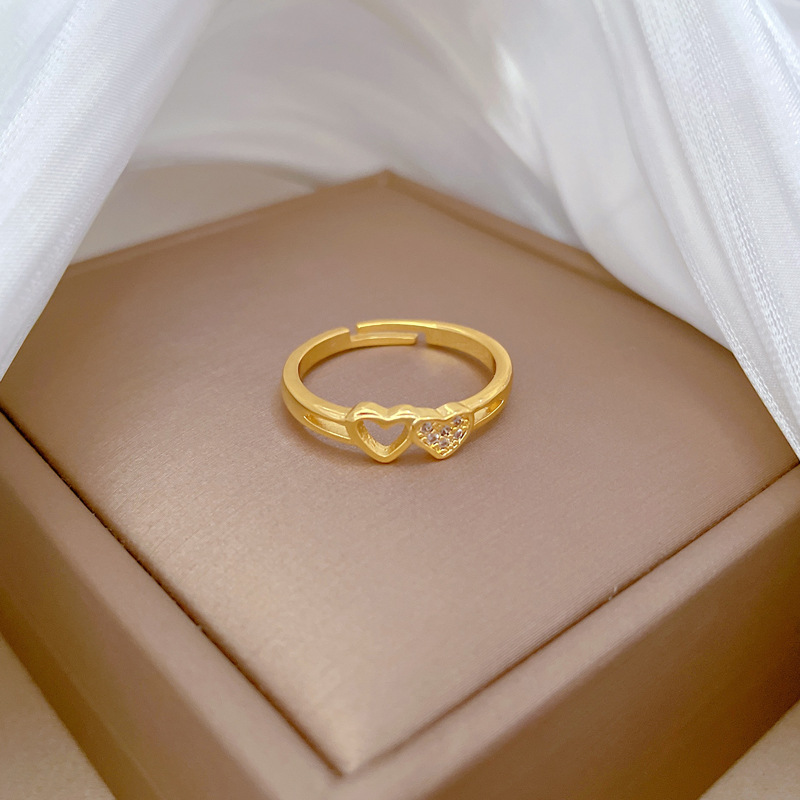 【 Real Gold 】 Heart-shaped hollowed-out small ring with adjustable opening, simple Japanese-style bracelet, couple rings Application Scenario