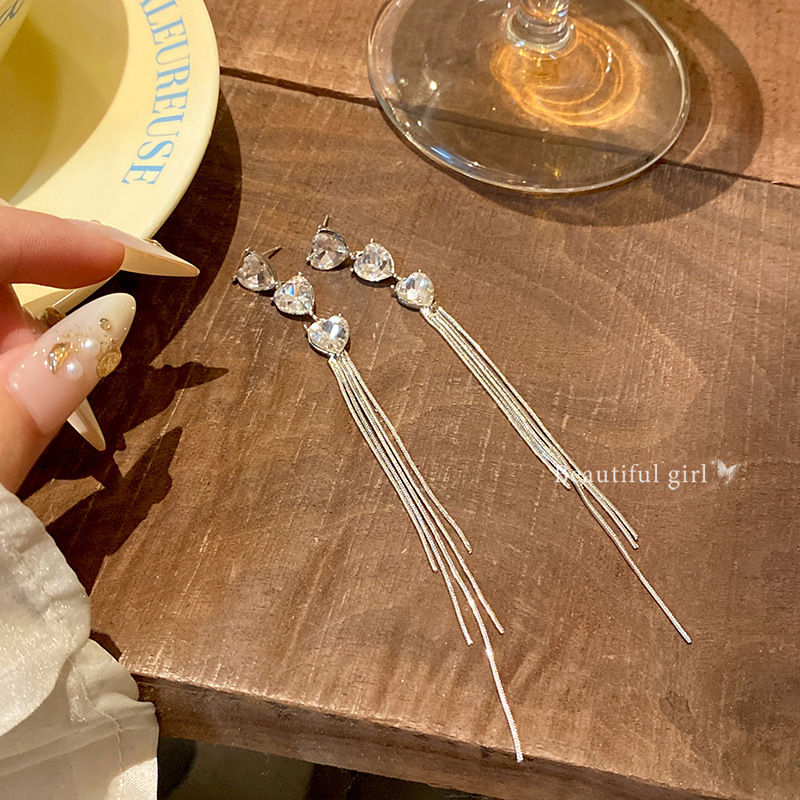 Long heart-shaped sparkling diamond tassel stud earrings for women, light luxury, versatile and high-end style earrings, elegant and slimming face, internet-famous earrings Specification drawing