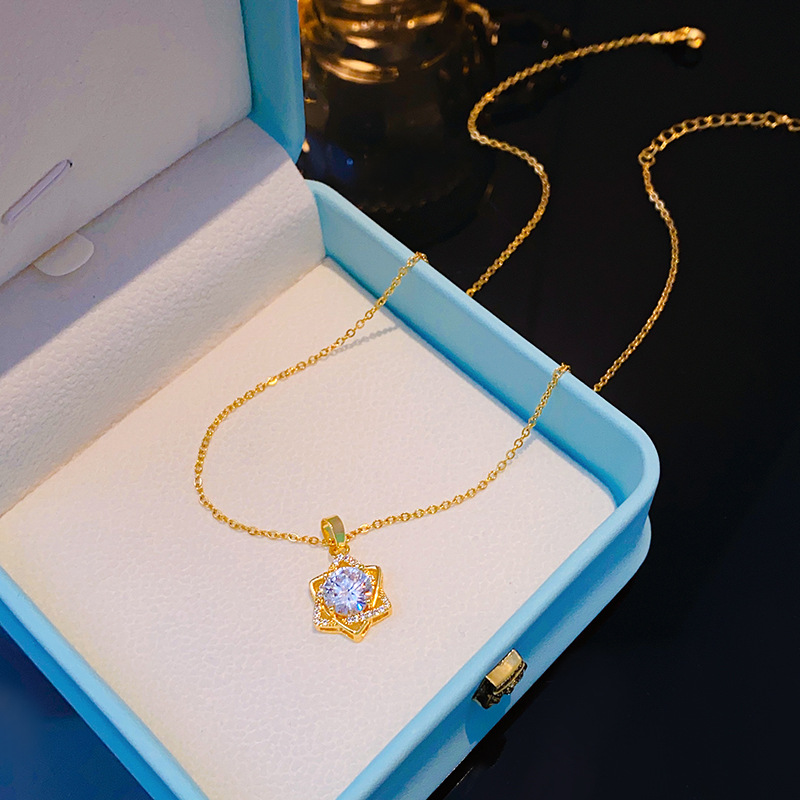 Zircon hexagram titanium steel necklace, a fashionable and versatile accessory for women, a popular collarbone chain, a niche and stylish design sense accessory wholesale details Picture