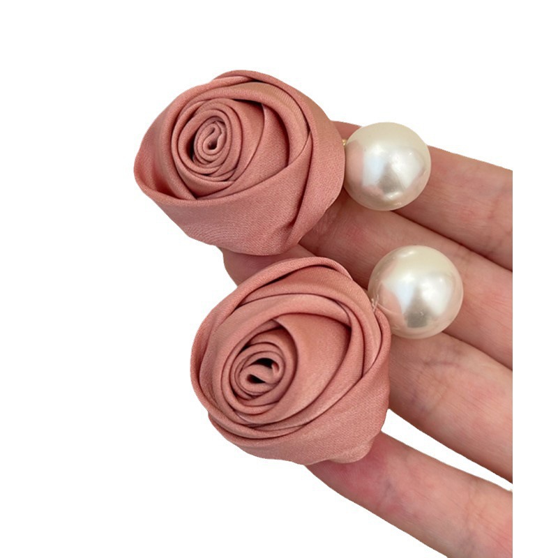New niche French hair clips with a high-end touch, rose flower bb clips, elegant and refined side pearl bangs hair accessories Item Picture