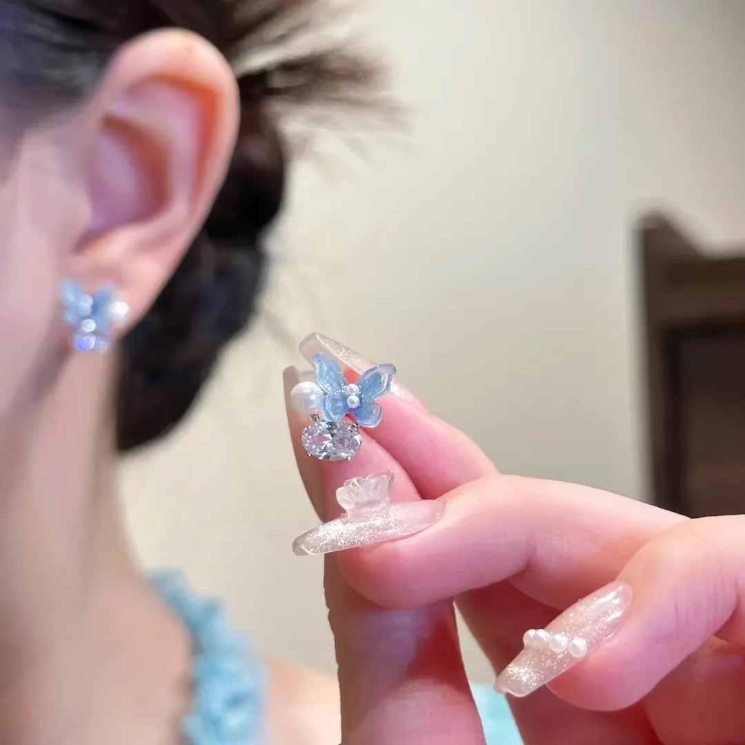 Summer clear blue zircon butterfly earrings, women's light luxury and high-end style, unique pearl earrings wholesale full figure
