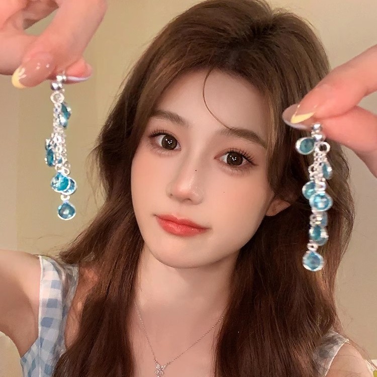 Blue crystal tassel earrings, a new bestseller for women in 2025, exude a high-end and fresh vibe. Sweet and girlish earrings for summer full figure
