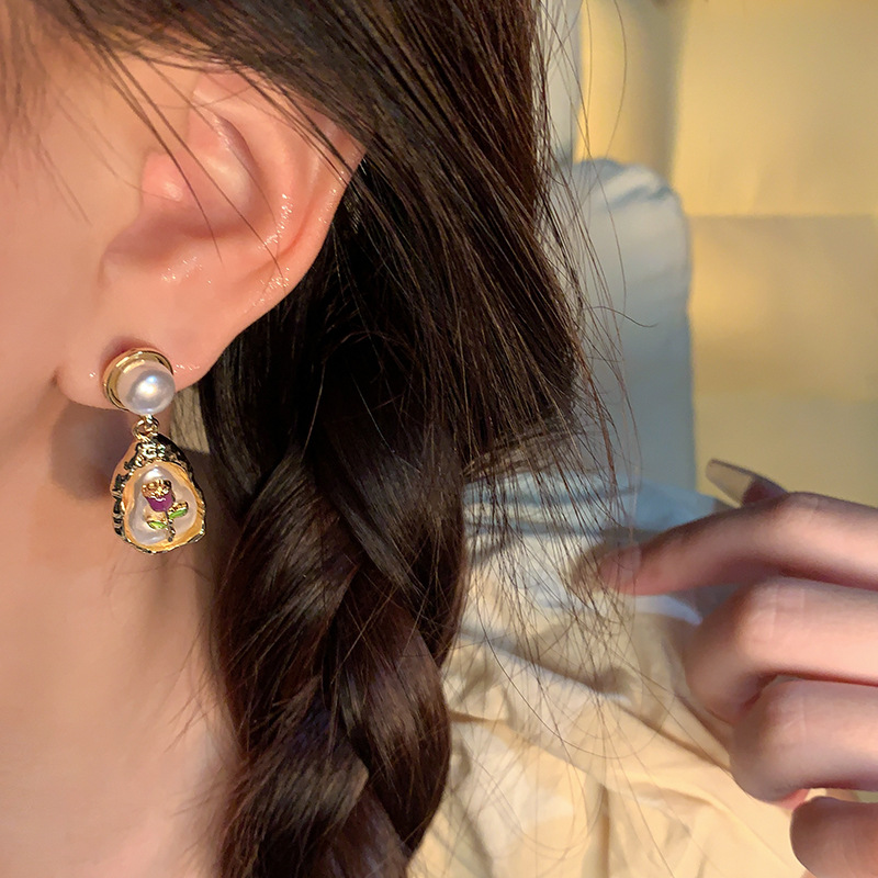 Monet's flower oil painting style Baroque pearl earrings, women's personalized retro stud earrings, 2024 best-selling high-end earrings Application Scenario