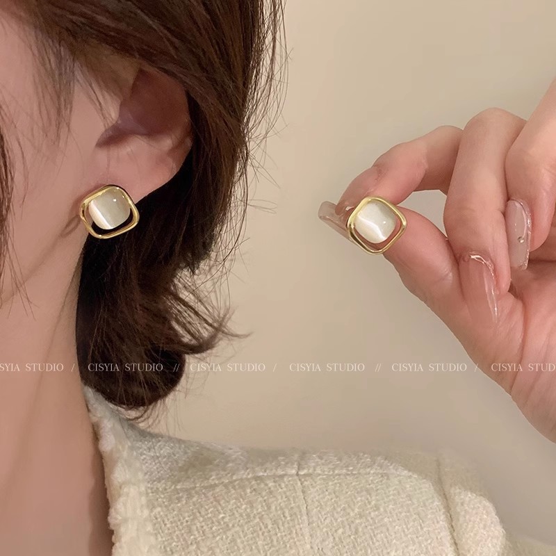 S925 Silver Needle High-end cat's Eye stone Stud Earrings for Women 2024 New bestseller, versatile and elegant earrings for commuting full figure