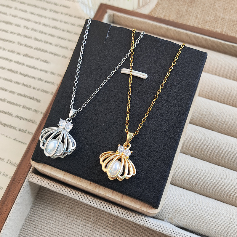 Korean-style light luxury hollowed-out pearl shell pendant, bow titanium steel necklace, women's fashion zircon full diamond collarbone chain Application Scenario