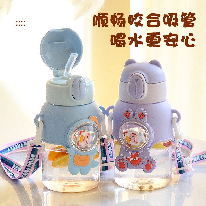 Customized cartoon plastic water cups with straws for kindergarten students in summer 2024 Application Scenario