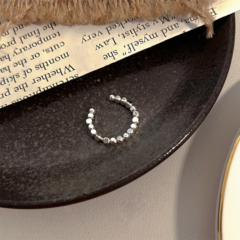 A fashionable plain ring for girls, a niche Instagram style, a cold and unique retro luxury ring for girls, a new style for girls in 2025 Application Scenario