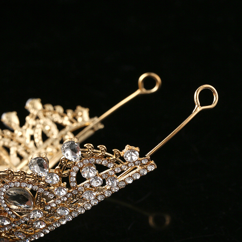 The bride's diamond-encrusted crown headwear, a grand wedding accessory with a European and American style, and a crystal princess birthday crown hair accessory Application Scenario