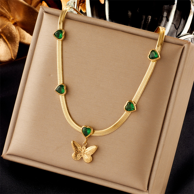 European and American fashionable, simple, transparent green heart-shaped, diamond-encrusted butterfly pendant, blade chain, titanium steel jewelry, retro necklace full figure