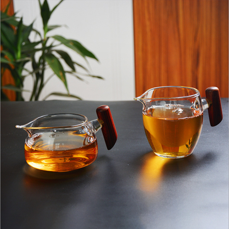 Muque Fair Cup, Japanese-style glass heat-resistant wood, fair cup, kung Fu tea set, tea ware, tea sea, tea set accessories full figure