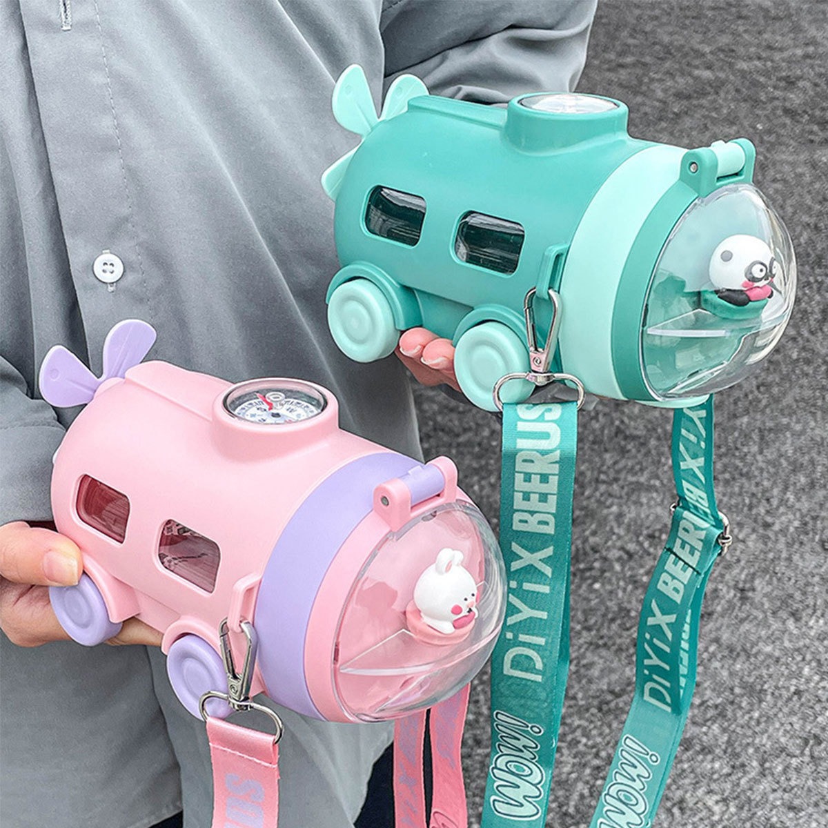 New submarine children's water cup, student with straw, large-capacity plastic cup, portable baby drinking cup full figure