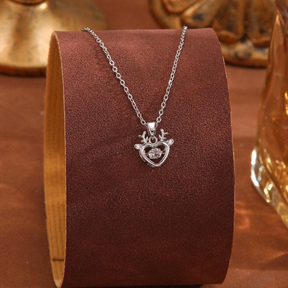 Fashionable and light luxury titanium steel necklace, versatile and high-end, niche pendant, sweet and elegant, collarbone chain, non-fading accessory Application Scenario