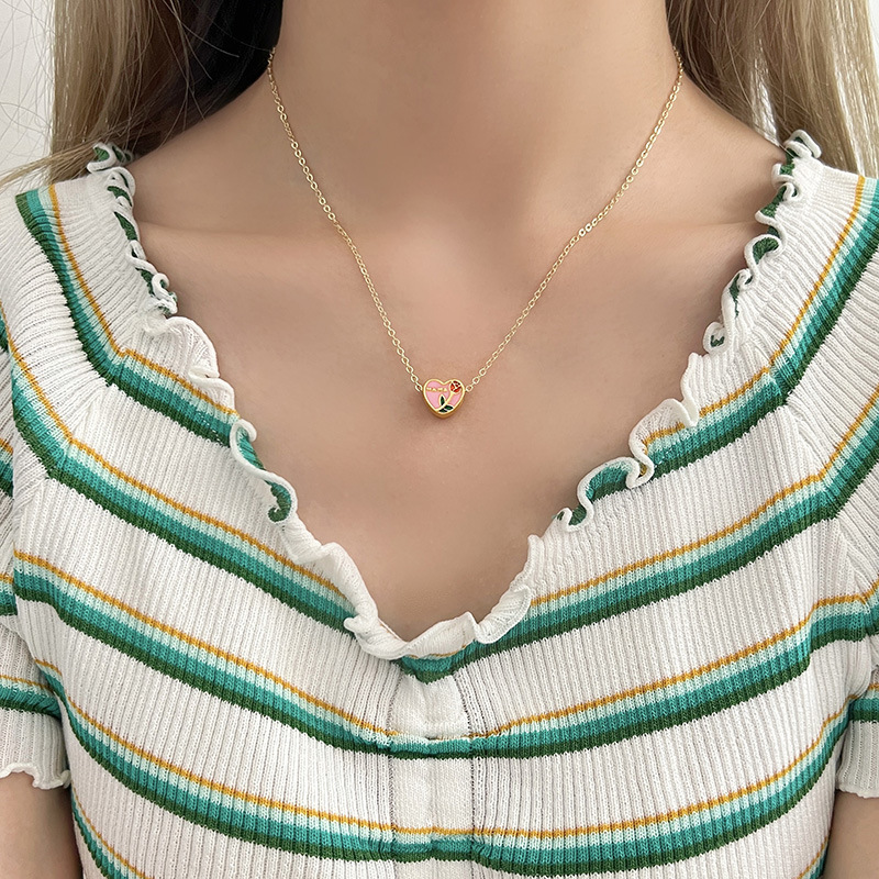 The high-end design of the heart-shaped necklace collarbone chain is a new 2024 women's light luxury, niche and individual necklace on Instagram full figure
