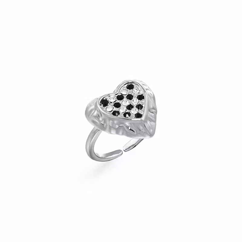 Black and white checkered heart-shaped ring, a niche design for women with an open mouth, exudes a sense of high-end style, and features a cool and personalized couple's ring style on Instagram Item Picture