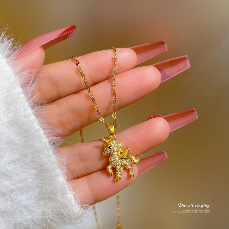 【 Titanium Steel 】 Fashionable and compact collarbone necklace for women in gold, new diamond-encrusted unicorn animal necklace Pegasus Application Scenario