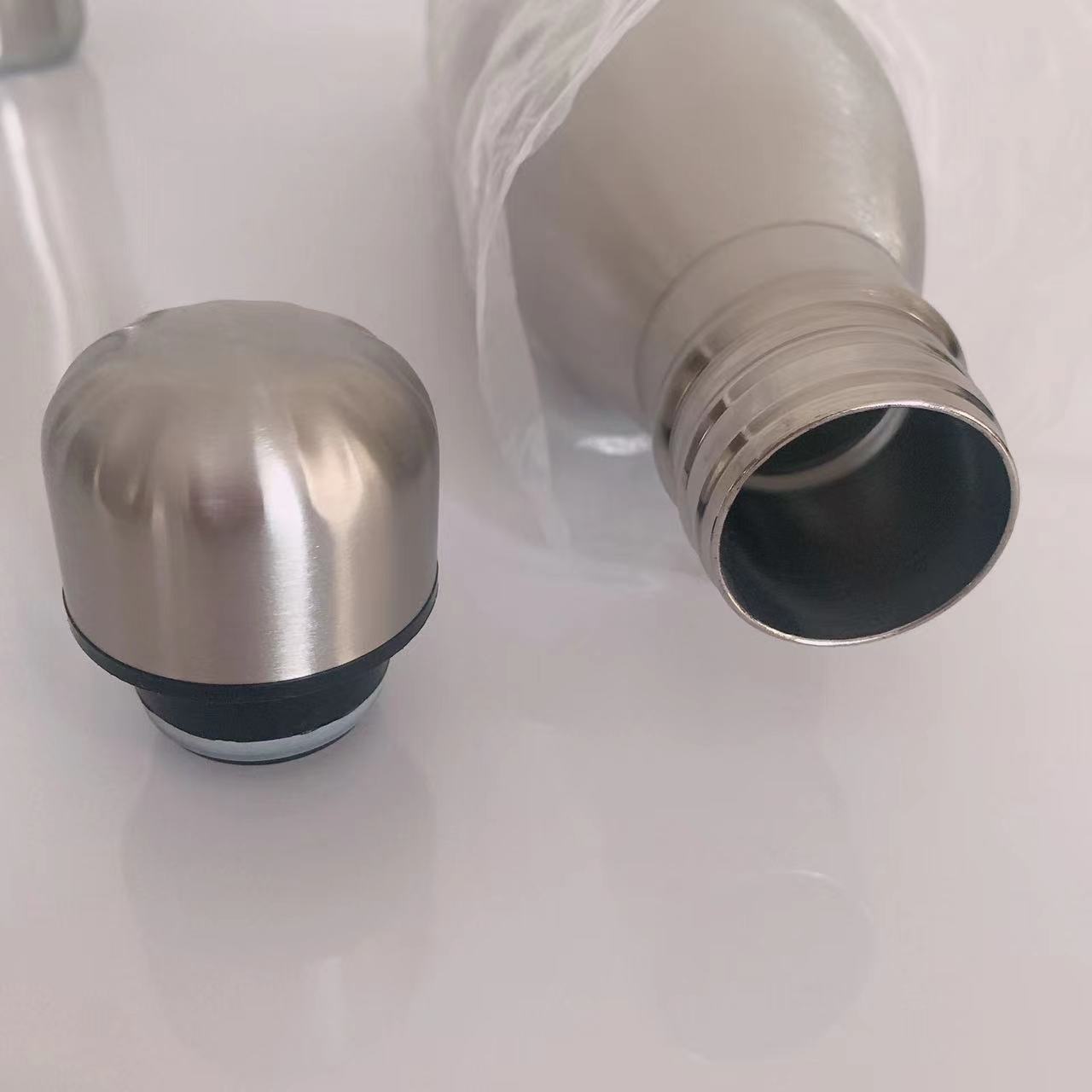 304 stainless steel double-layer cola bottle, bowling ball insulated cup, outdoor sports gift, heat and cold preservation, portable vacuum Specification drawing