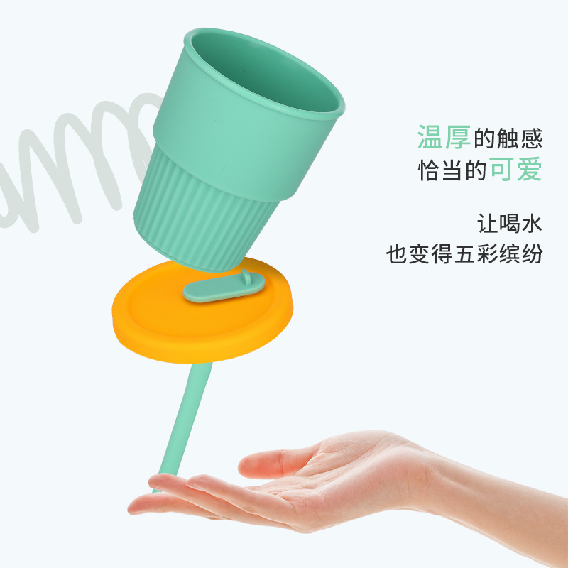 Outdoor silicone straw cup, anti-drop children's drinking cup, high appearance level, environmentally friendly portable water cup, portable mouthwash cup Application Scenario