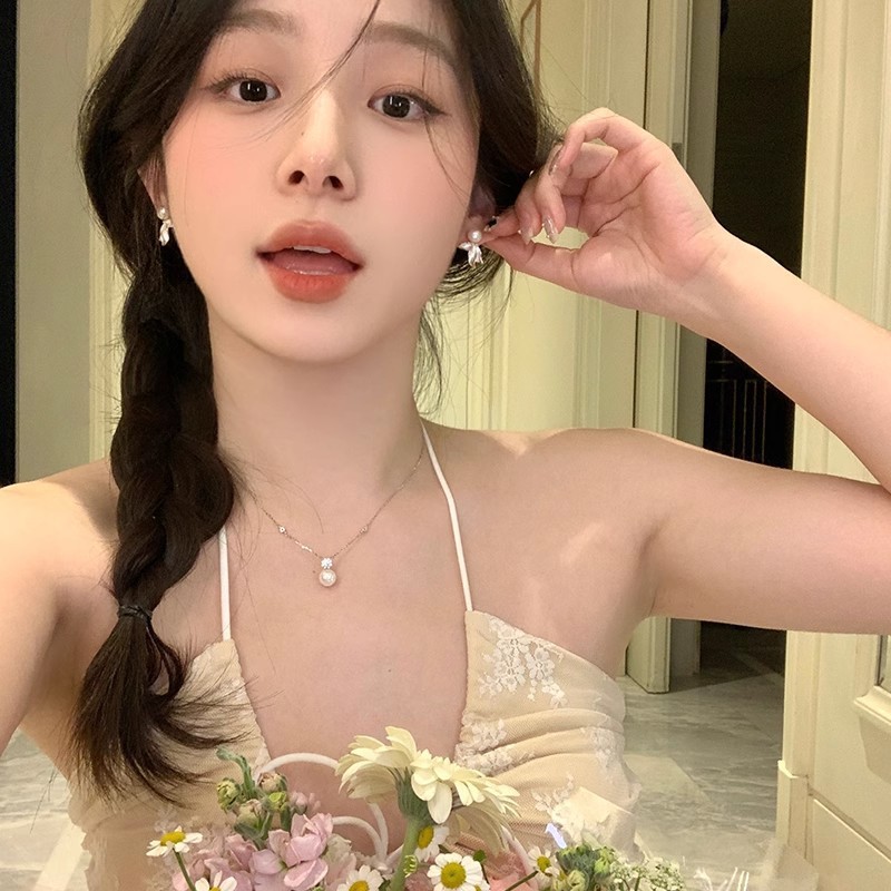 Spring fishtail pearl tassel earrings, women's light luxury and niche design sense ear studs, sweet and elegant internet-famous earrings wholesale Specification drawing