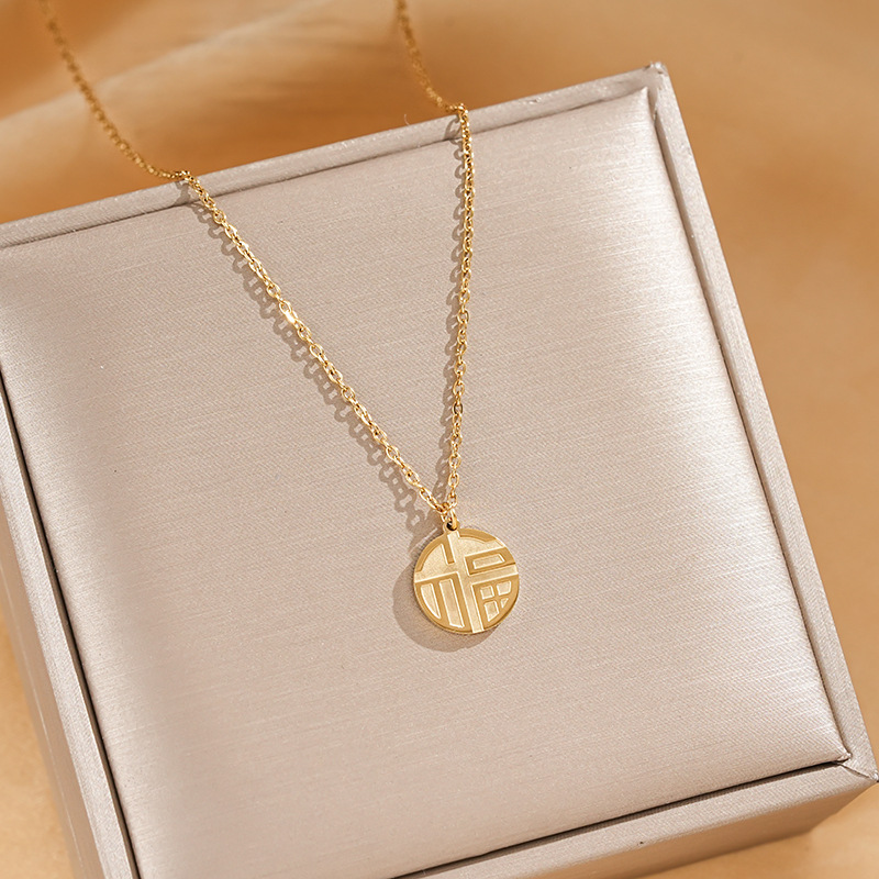 The new Chinese-style Fuxi double-sided titanium steel necklace is a fashionable and versatile accessory for women, a popular collarbone chain, and a high-end and elegant accessory for Internet celebrities Specification drawing