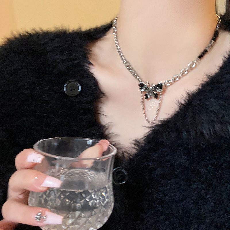 Black butterfly Zircon hoodie necklace for women, 2023 new trendy collarbone chain, niche style, internet-famous sweater chain Application Scenario