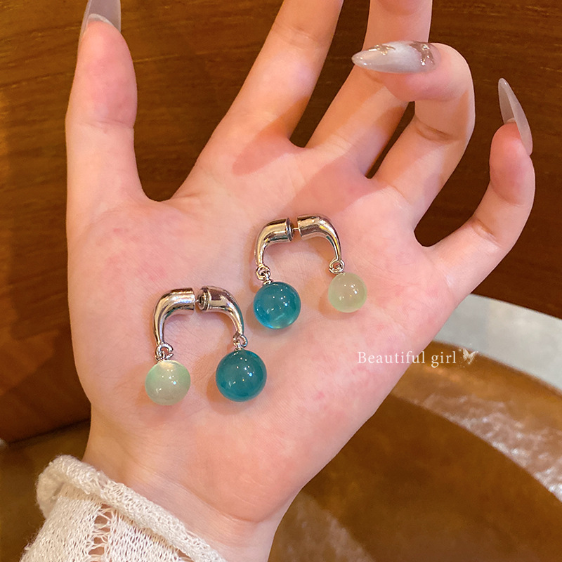 Summer design sense, clear and transparent seawater pearl cross earrings, the new summer earrings of 2025, a popular accessory trend full figure