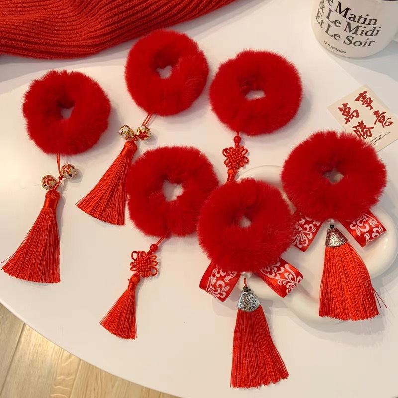 New Year's headwear: Ancient-style Hanfu, children's autumn and winter plush hair band, 2024 new style hair tie, women's Spring Festival leather band hair flower details Picture
