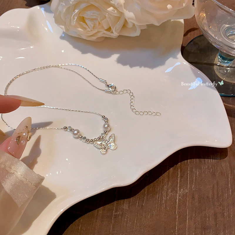 The super fairy butterfly pendant necklace is a new bestseller for women in 2024. It is a gentle and elegant pearl collarbone chain accessory Specification drawing