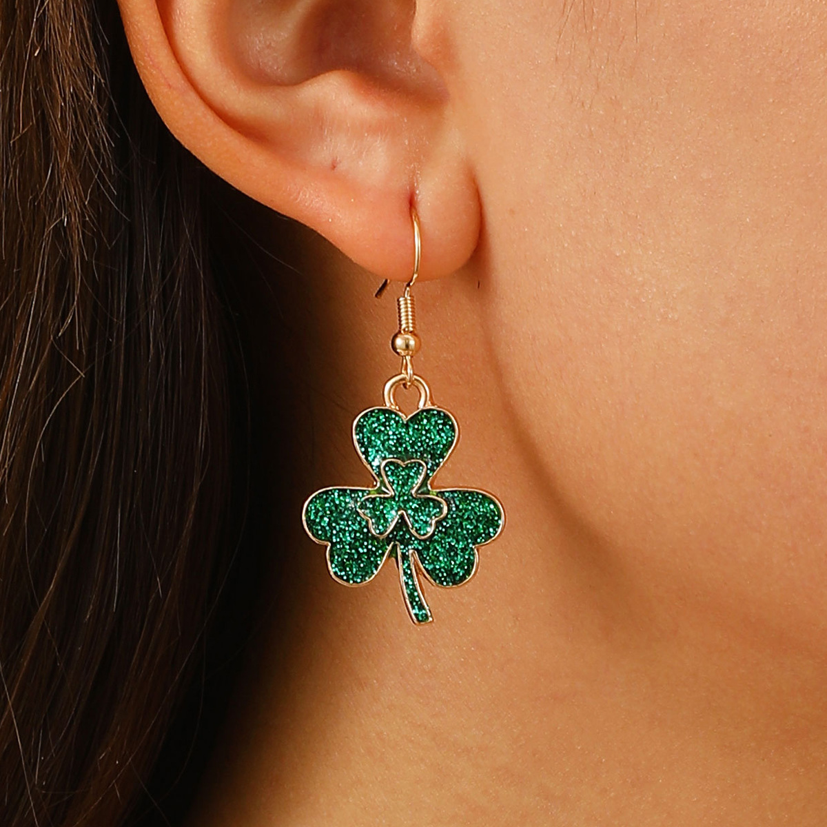 Cross-border St. Patrick's Day party earrings, Irish clover hats, heart-shaped water drop earrings, women's accessories Application Scenario